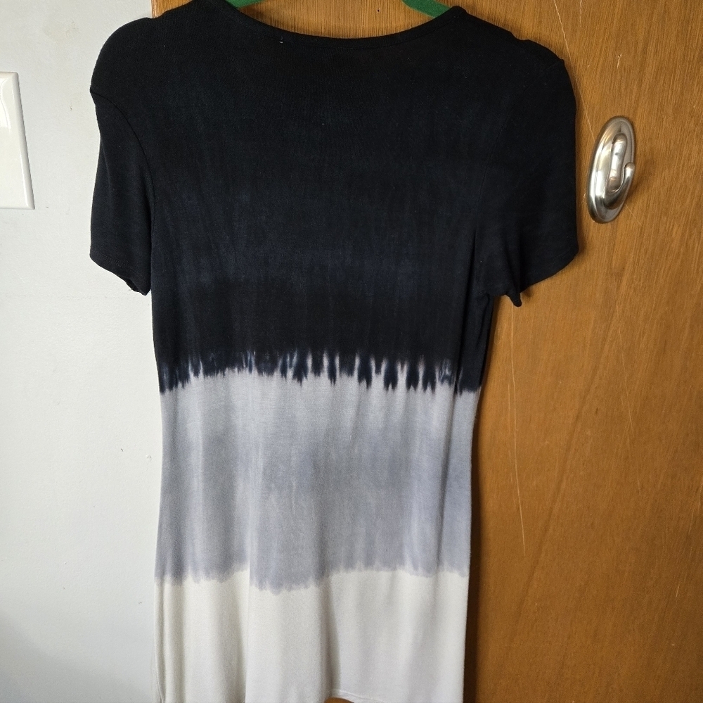 Tryst Black and Gray Ombre Short Sleeve Tee - Picture 3 of 4